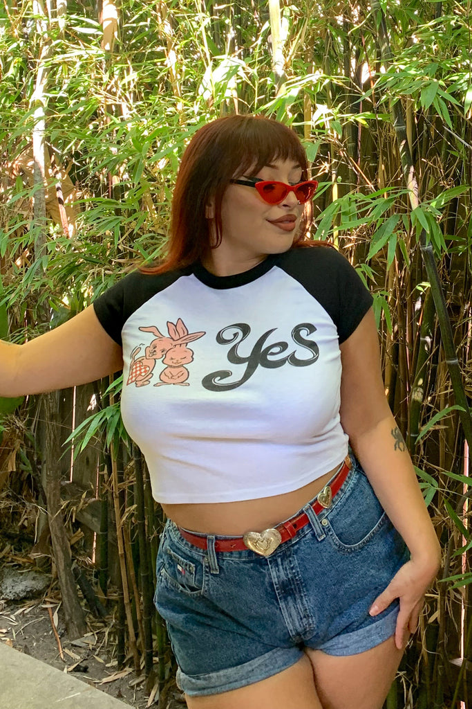 Yes or No Raglan Cropped Baby tee in White/Black