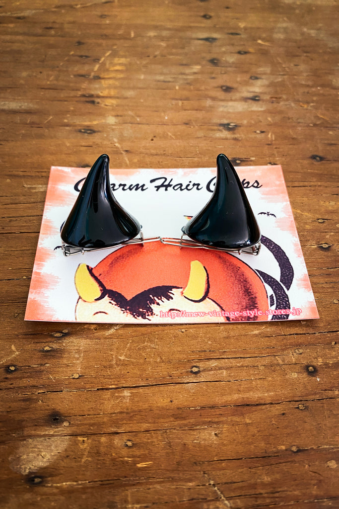 Devil horn hair clips in Black